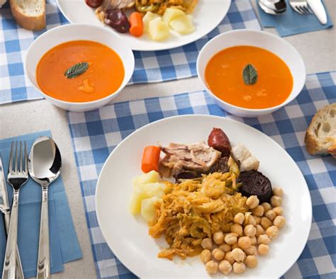  Cocido Madrileño: ¡Una sinfonía de sabores que calienta el alma en los días fríos de invierno!