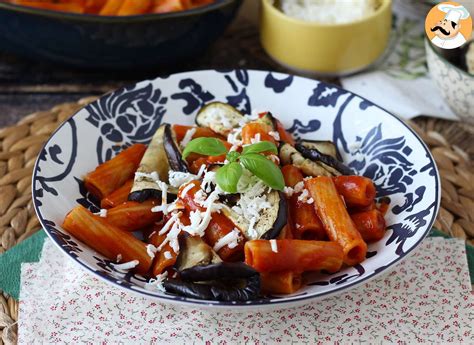  Pasta alla Norma: ¡Una explosión de sabor siciliano con berenjenas asadas y queso ricotta!