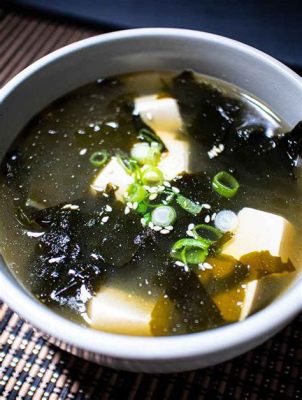  Tofu Soup with Seaweed and Vegetables: ¿Un festín marino de sabor umami y textura aterciopelada?